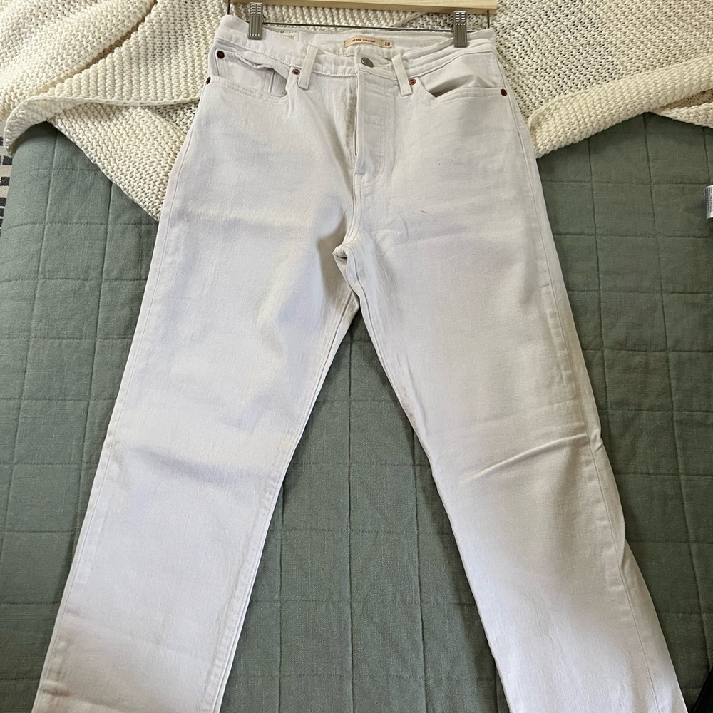 Levi’s Wedgie Straight Jeans in White